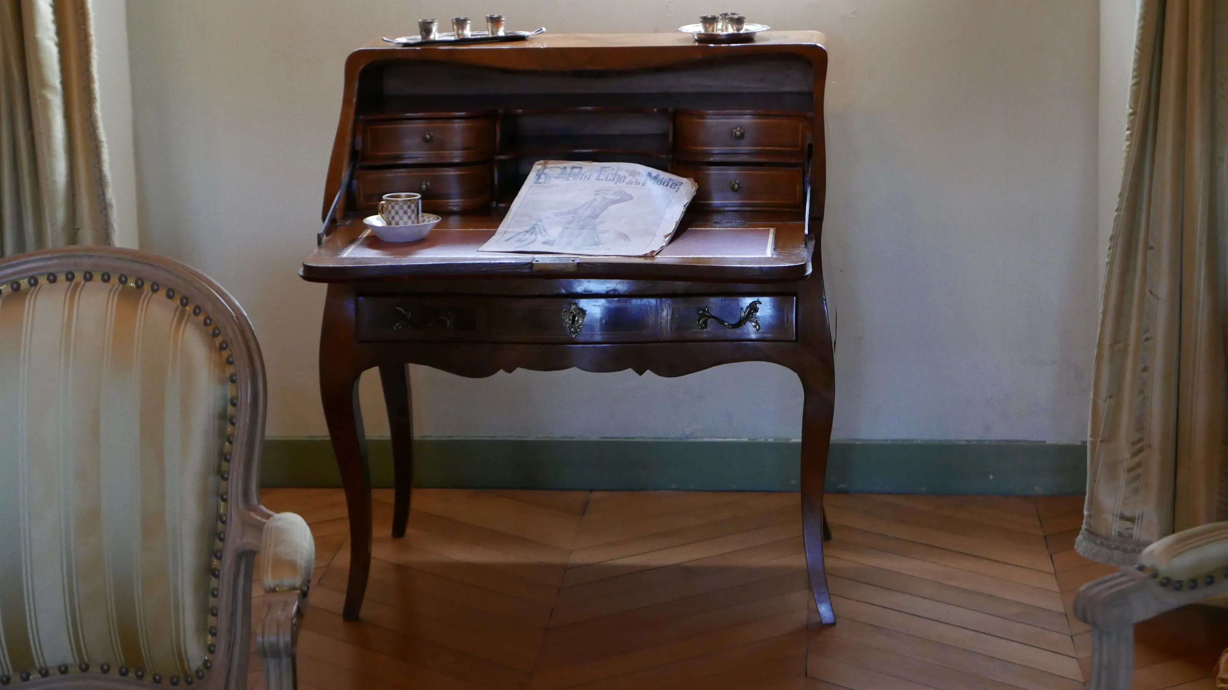 Arranging Your Bedroom Furniture Pieces for Flow