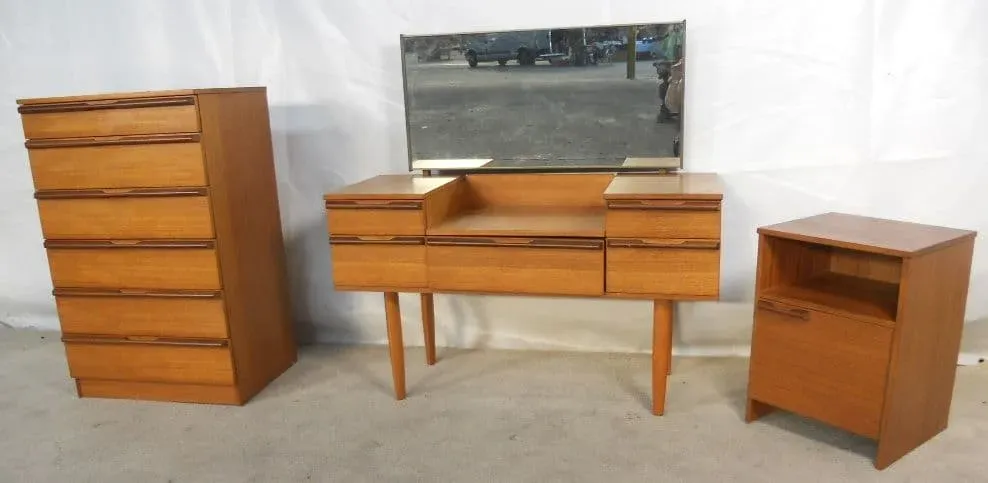 Blending Bedroom Furniture from the 60s with Modern Decor