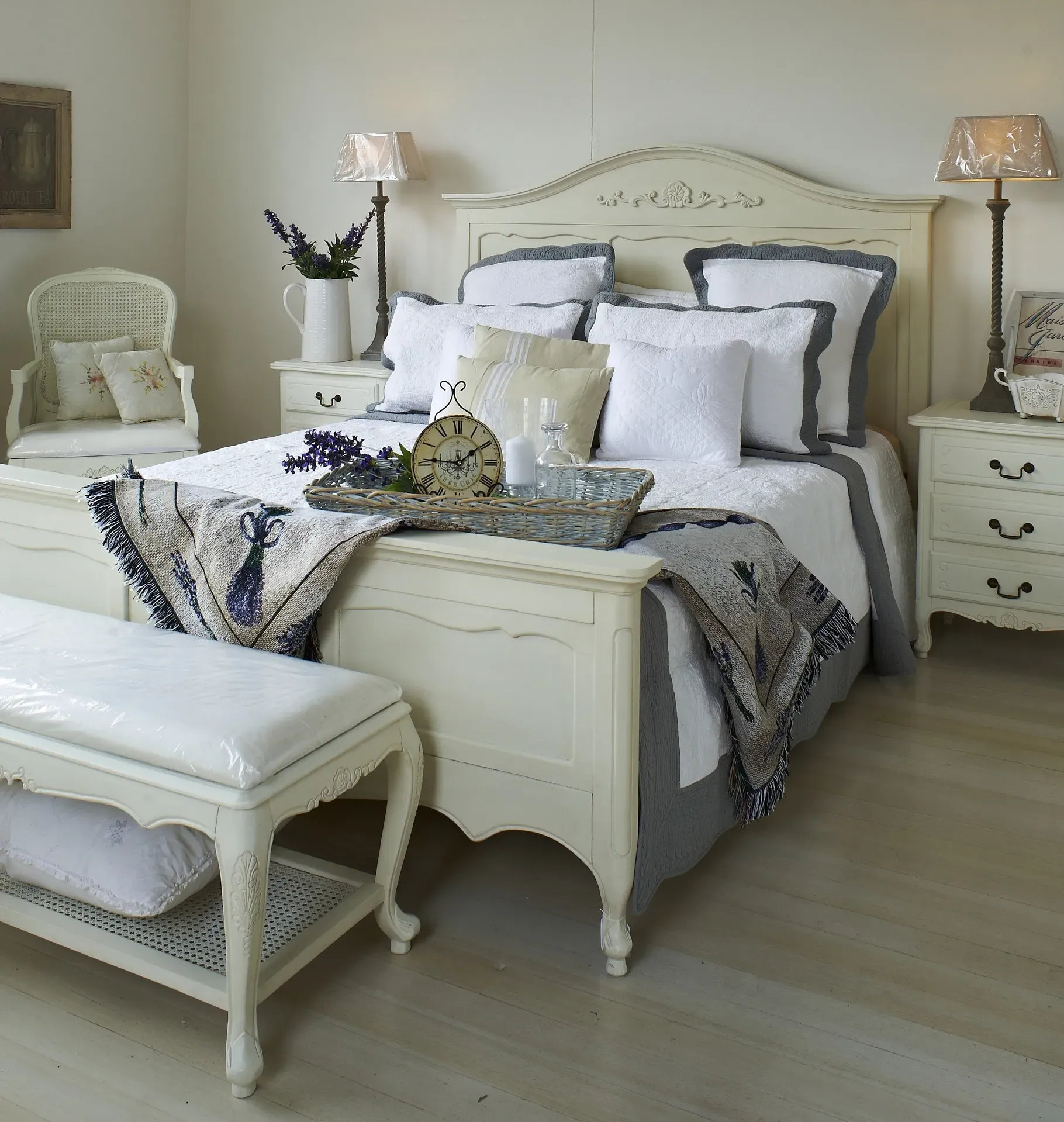 Key Design Elements of French Provincial Bedroom Furniture