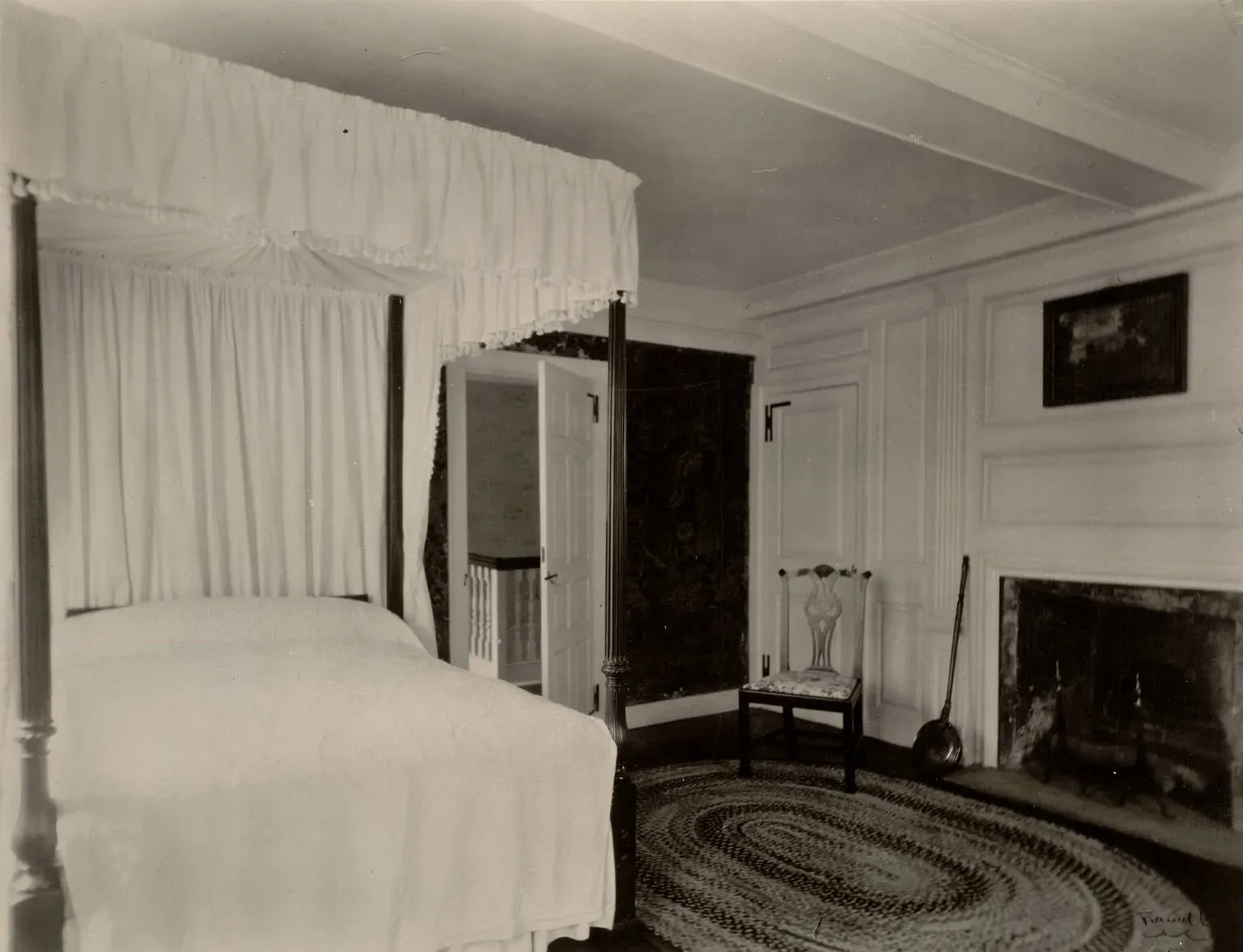 Styling Your Bedroom Sets 4 Poster Bed for Maximum Impact