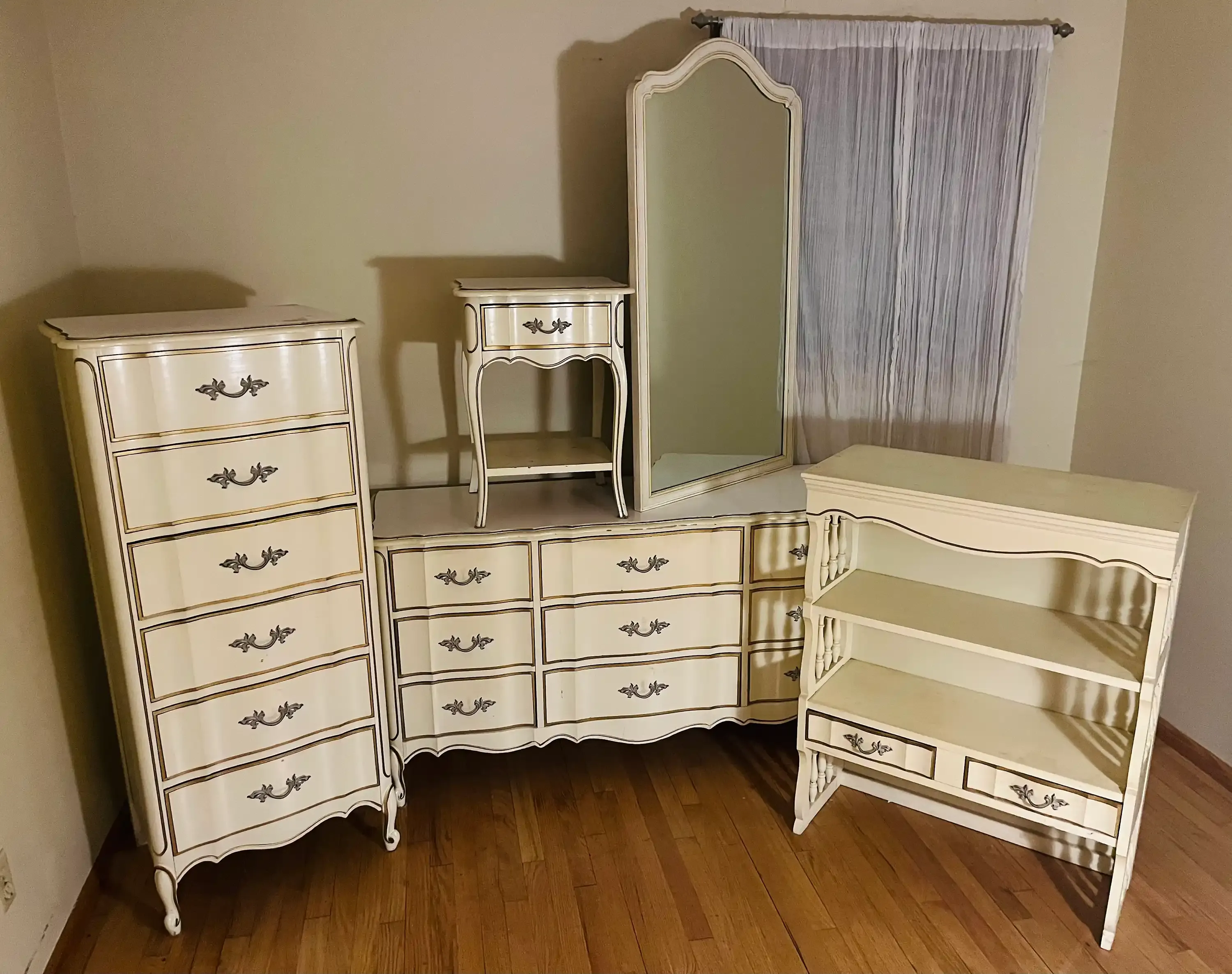 What Defines French Provincial Bedroom Furniture?